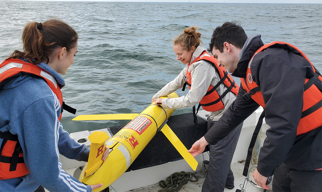 Master’s of Operational Oceanography students deploy, pilot, and recover RU23