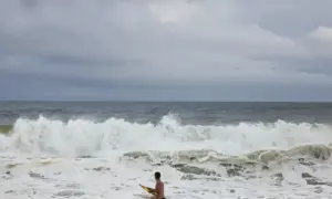 Read more about the article No swimming at some NY beaches due to hurricane rip tides, high surf. Will they open by Labor Day?