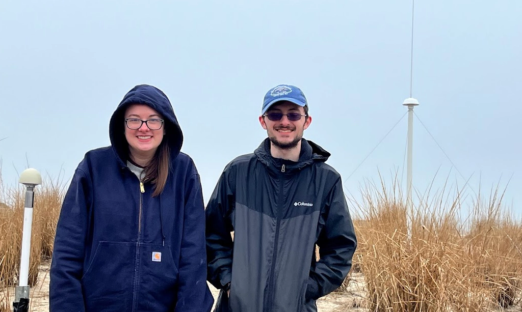 Students from the RUCOOL Masters in Operational Oceanography installed and configured a 5 MHz High Frequency radar in Sea Bright, NJ this past week